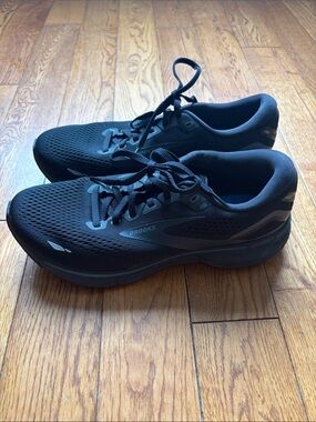 Brooks Ghost - all black